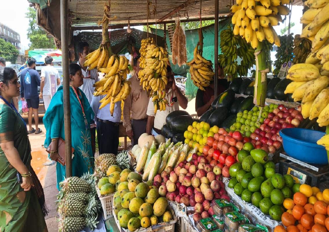 ಬೆದ್ರ ವಾರದ ಸಂತೆಯಲ್ಲಿ ವಿವಿಧ ಆಹಾರ ವಸ್ತುಗಳ ಸ್ಯಾಂಪಲ್ ಸಂಗ್ರಹಿಸಿದ ಆಹಾರ ಸುರಕ್ಷತೆ ಮತ್ತು ಗುಣಮಟ್ಟ ಪ್ರಾಧಿಕಾರದ ಅಧಿಕಾರಿಗಳು - News Karnataka