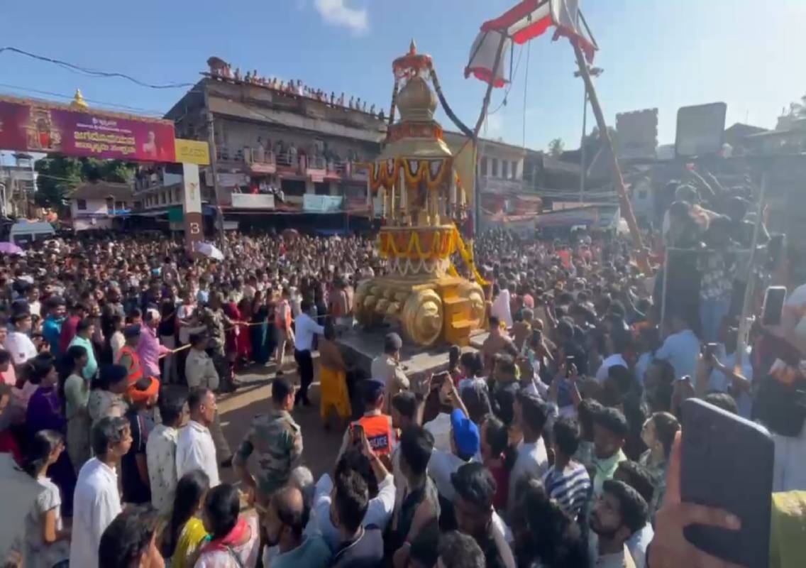 ಉಡುಪಿ: ಶ್ರೀಕೃಷ್ಣಮಠದಲ್ಲಿ ವೈಭವದ ವಿಟ್ಲಪಿಂಡಿ ಮಹೋತ್ಸವ: ಧಾರ್ಮಿಕ ಸಾಂಸ್ಕೃತಿಕ ಕಾರ್ಯಕ್ರಮದೊಂದಿಗೆ ರಥೋತ್ಸವ ಸಂಪನ್ನ - News Karnataka