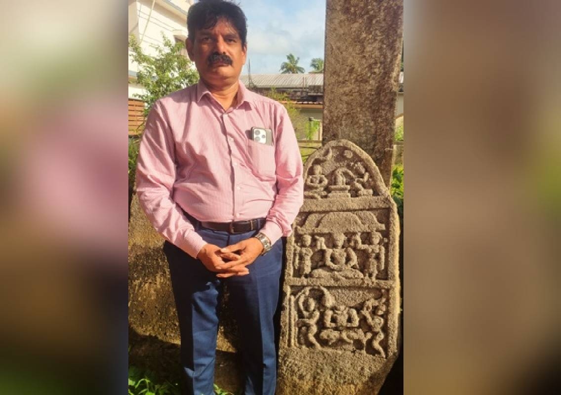 ಬಾರಕೂರಿನಲ್ಲಿ ಸಿಡಿತಲೆ ವೀರಗಲ್ಲು ಪತ್ತೆ! - News Karnataka