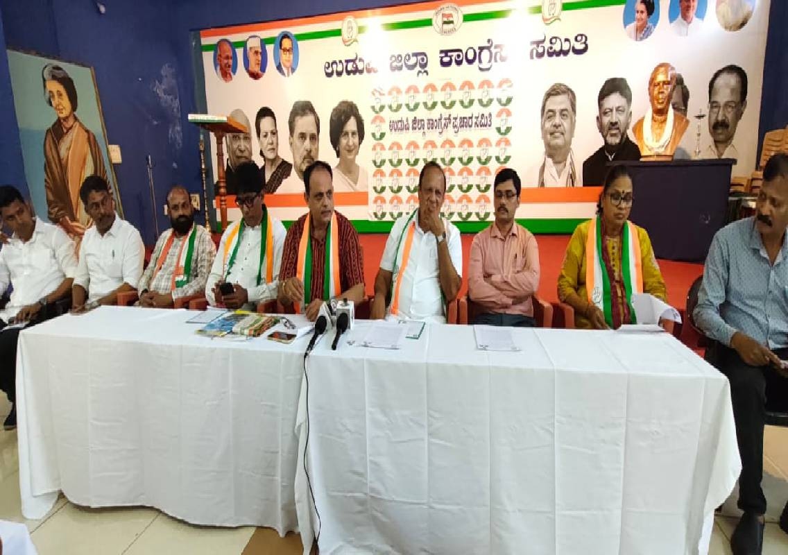 ಉಡುಪಿ: ಖರ್ಗೆ ಭಾಷಣ ಸ್ಥಳ ಸ್ವಚ್ಛಗೊಳಿಸಿದ ಬಿಜೆಪಿ ವಿರುದ್ಧ ಕಾಂಗ್ರೆಸ್ ಸತ್ಯಾಗ್ರಹ - News Karnataka