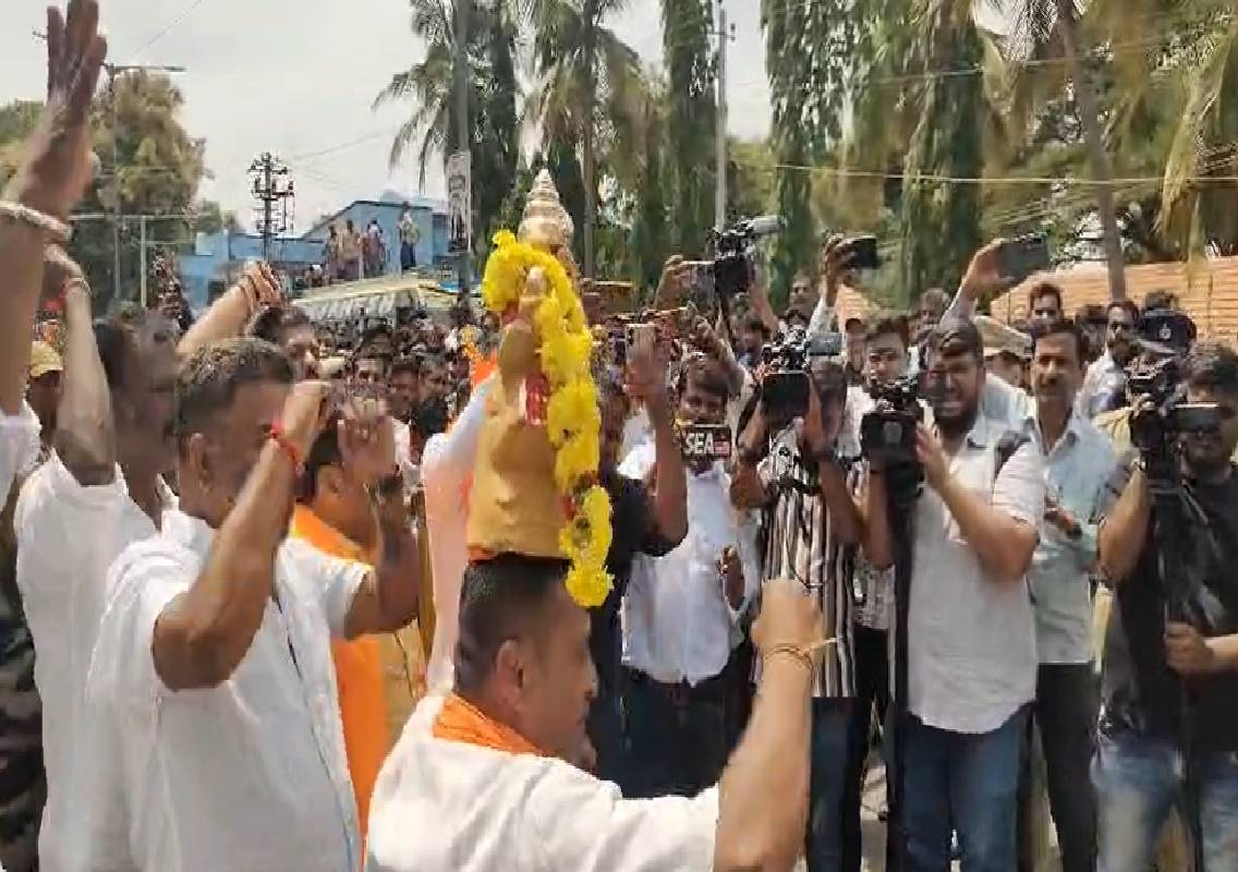 ಮೈಸೂರು: ಗಣೇಶ ಮೂರ್ತಿ ಹೊತ್ತು ಪ್ರತಿಭಟನೆ! - News Karnataka