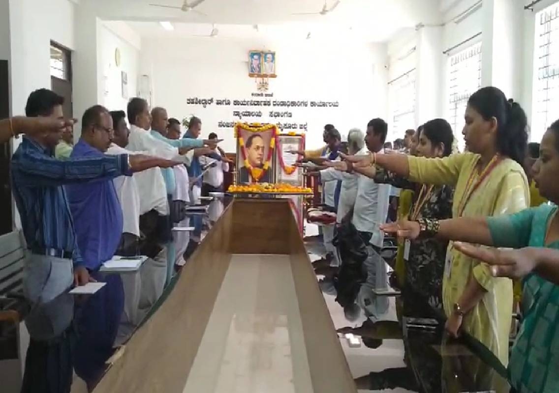 ಅಧಿಕಾರಿಗಳ ಗೈರಿಗೆ ದಸಂಸ ಆಕ್ರೋಶ — ಕಾಟಾಚಾರದ ಆಚರಣೆ ಆರೋಪ - News Karnataka