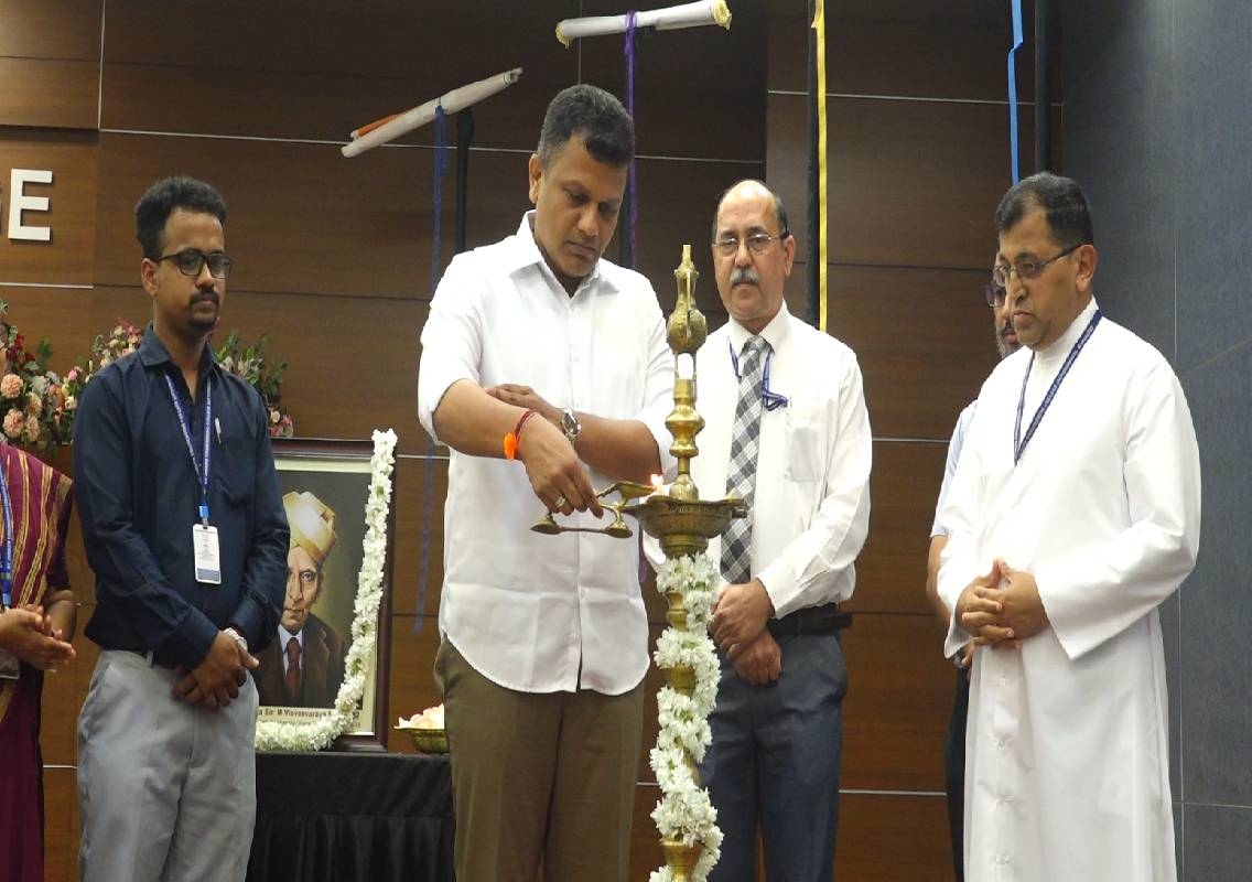 ಸಂತ ಜೋಸೆಫ್ ಎಂಜಿನಿಯರಿಂಗ್ ಕಾಲೇಜಿನಲ್ಲಿ ಪ್ರಥಮ ವರ್ಷದ ಬಿಇ, ಬಿಸಿಎ ಹಾಗೂ ಬಿಬಿಎ ತರಗತಿಗಳ ಉದ್ಘಾಟನೆ - News Karnataka