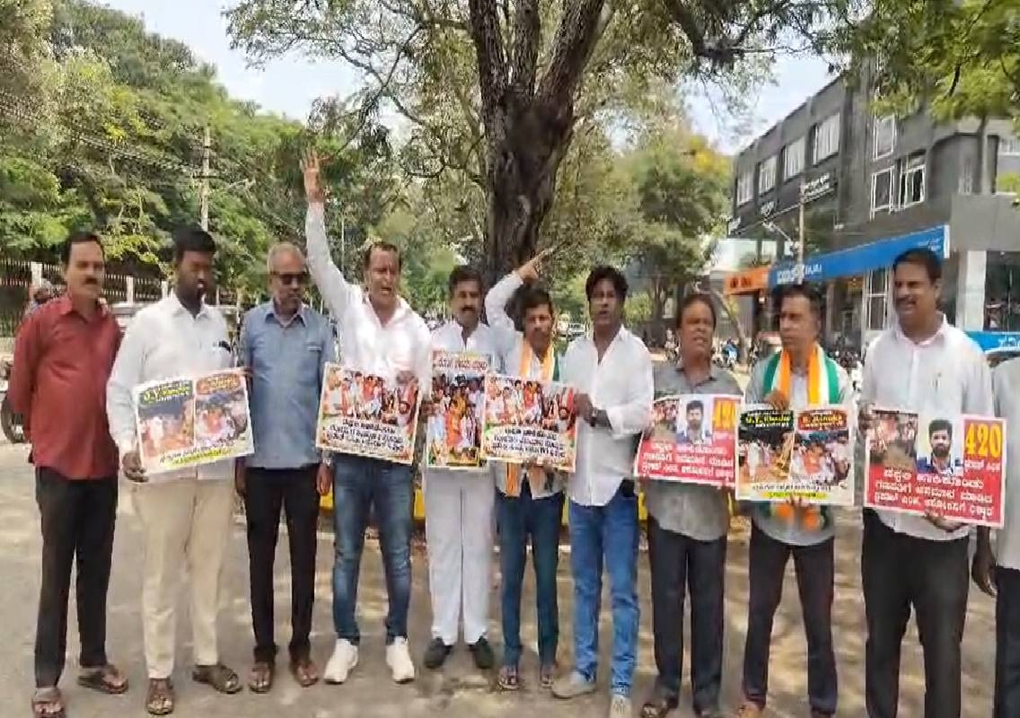 ಮೈಸೂರಿನಲ್ಲಿ ಪ್ರತಾಪ್ ಸಿಂಹ ವಿರುದ್ಧ ಪ್ರತಿಭಟನೆ - News Karnataka
