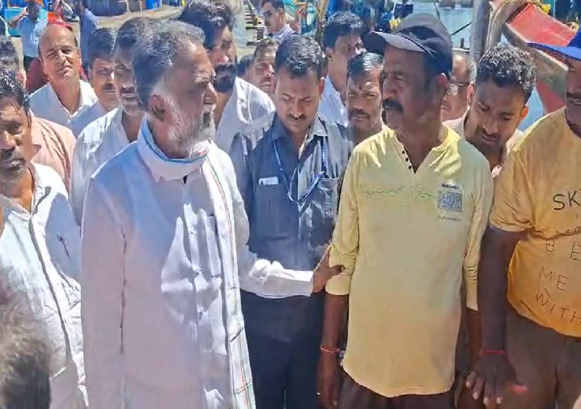 ಮೀನುಗಾರಿಕೆ ಸಚಿವ ಕೆ.ಎಸ್ ಬಸವಂತಪ್ಪ ಮಲ್ಪೆ ಬಂದರಿಗೆ ಭೇಟಿ- ಮೀನುಗಾರರ ಜೊತೆ ಸಮಾಲೋಚನೆ - News Karnataka