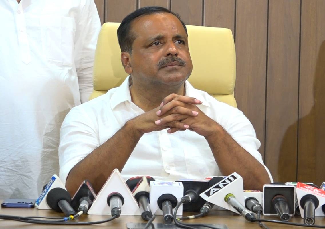 ಭಟ್ಕಳದಲ್ಲಿ ಮಸೀದಿಗೆ ಕಲ್ಲು ತೂರಾಟ ವಿಚಾರ; ಮಂಗಳೂರಿನಲ್ಲಿ ಆರೋಗ್ಯ ಸಚಿವ ಯು.ಟಿ ಖಾದರ್ ಹೇಳಿಕೆ! - News Karnataka