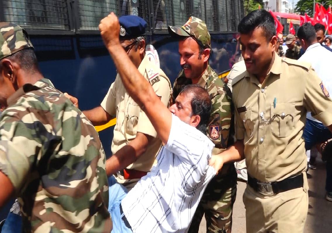ಮಂಗಳೂರು: ರಾಜ್ಯ ಸಚಿವ ಸಂಪುಟ ಸಭೆ ಹಿನ್ನೆಲೆಯಲ್ಲಿ ಸಿಪಿಐಎಂ ವತಿಯಿಂದ ಪ್ರತಿಭಟನೆ - News Karnataka