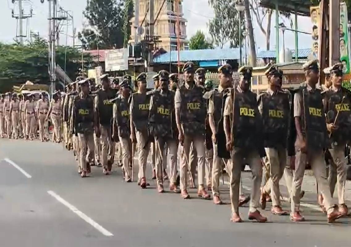 ಇನ್ಸ್ಪೆಕ್ಟರ್ ಧನಂಜಯ ಧಮ್ಕಿಗೆ ಸವಾಲ್; ಟಿ. ನರಸೀಪುರದಲ್ಲಿ ಗಣಪತಿ ಶೋಭಾಯಾತ್ರೆ! - News Karnataka