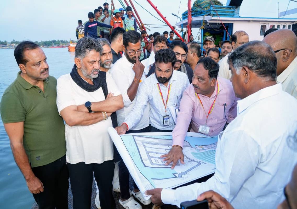 ಮಂಗಳೂರಿನ ಮೀನುಗಾರಿಕಾ ಬಂದರಿಗೆ ಭೇಟಿ ನೀಡಿದ ಮುಖ್ಯಮಂತ್ರಿ ಡಿ.ಕೆ ಶಿವಕುಮಾರ್ - News Karnataka