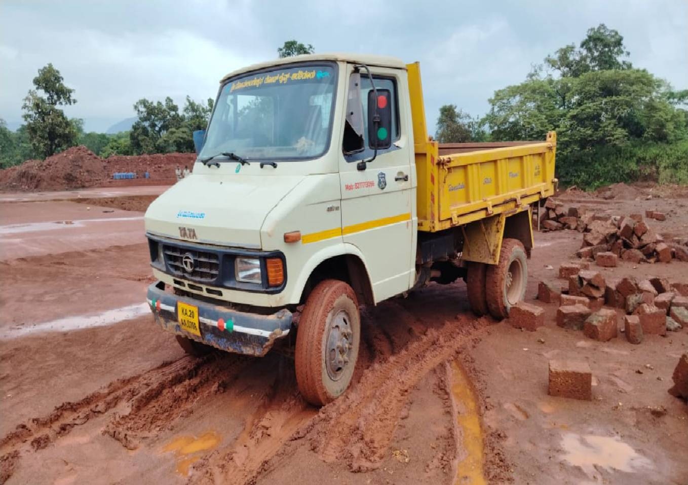 ಅಕ್ರಮ ಕೆಂಪುಕಲ್ಲು ಗಣಿಗಾರಿಕೆ: ₹16 ಲಕ್ಷ ಮೌಲ್ಯದ ಸೊತ್ತು ವಶ - News Karnataka