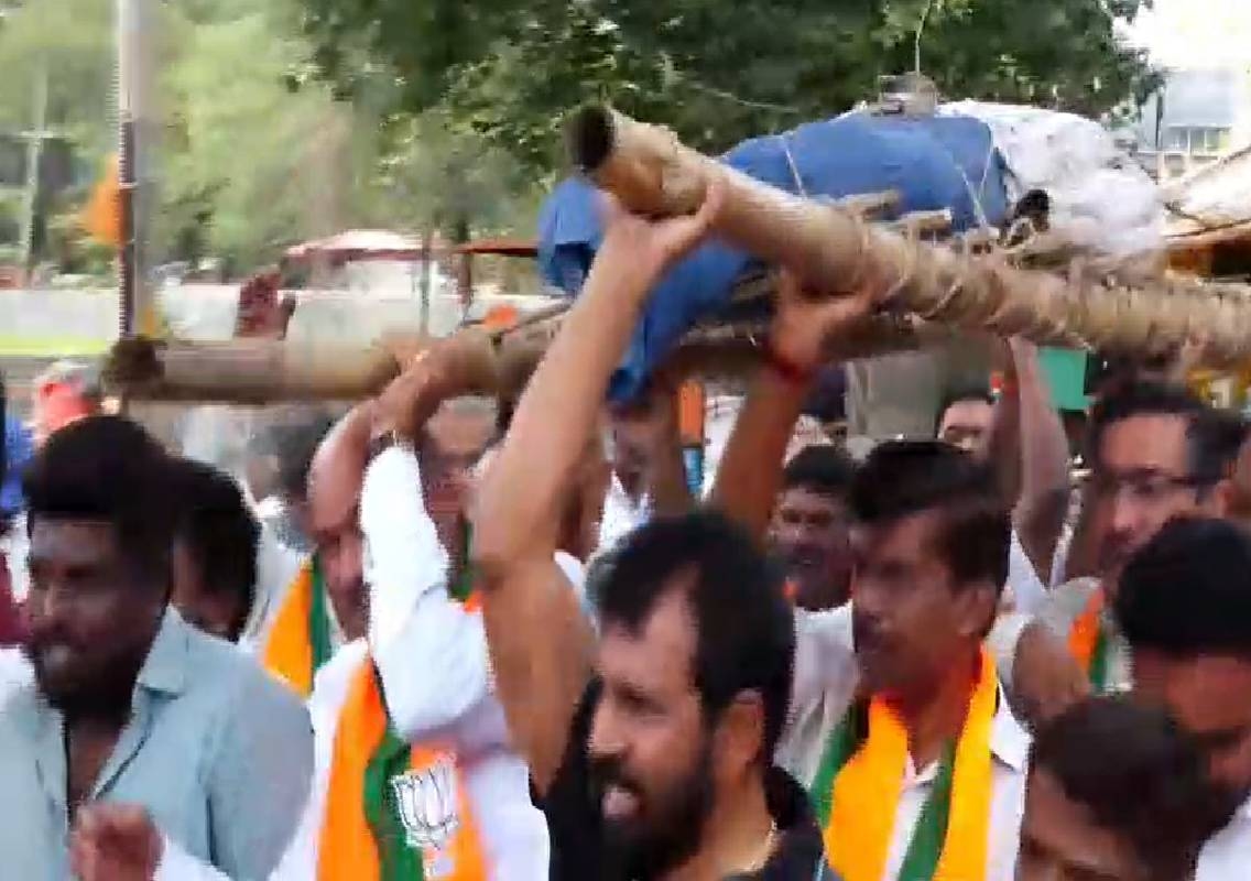 ಮೈಸೂರು: ರಾಜ್ಯ ಸರ್ಕಾರ ದಿವಾಳಿಯತ್ತ ಸಾಗಿದೆ ಎಂದು ಬಿಜೆಪಿ ಪ್ರತಿಭಟನೆ - News Karnataka