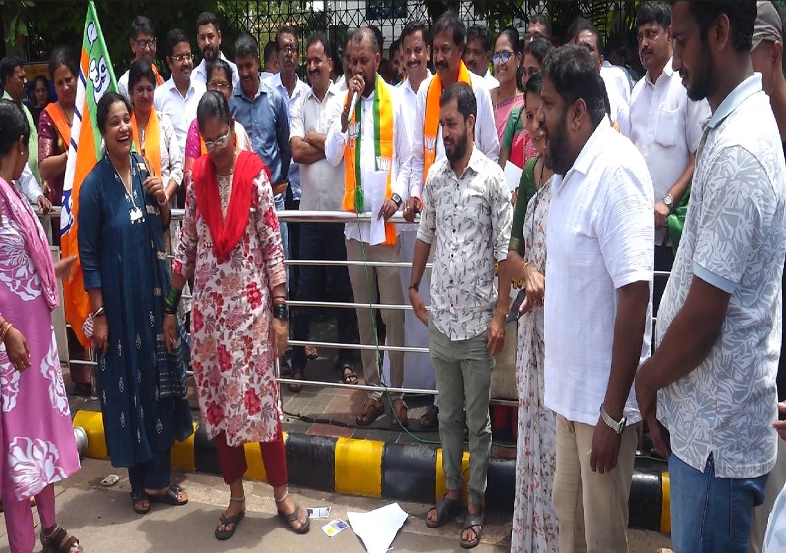 ಬಿಜೆಪಿಯಿಂದ ಮಂಗಳೂರಿನಲ್ಲಿ ಪ್ರತಿಭಟನೆ; ಕಾಂಗ್ರೆಸ್ ವಿರುದ್ಧ ಶಾಸಕ ವೇದವ್ಯಾಸ್ ಕಾಮತ್ ವಾಗ್ದಾಳಿ - News Karnataka