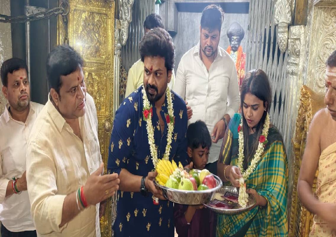 ಚಾಮುಂಡೇಶ್ವರಿಯ ದರ್ಶನ ಪಡೆದ ತೆಲುಗು ಚಿತ್ರರಂಗದ ಖ್ಯಾತ ನಟ ಮಂಚು ಮನೋಜ್ - News Karnataka