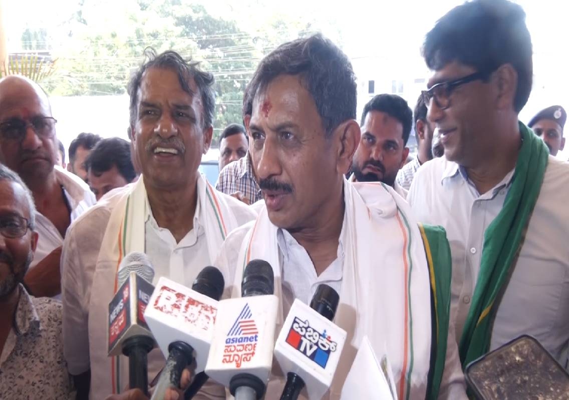 ಕೊಲ್ಲೂರು ಮೂಕಾಂಬಿಕಾ ದೇವಸ್ಥಾನಕ್ಕೆ ಸಚಿವ ಎಚ್.ಸಿ. ಬಾಲಕೃಷ್ಣ ಭೇಟಿ - News Karnataka