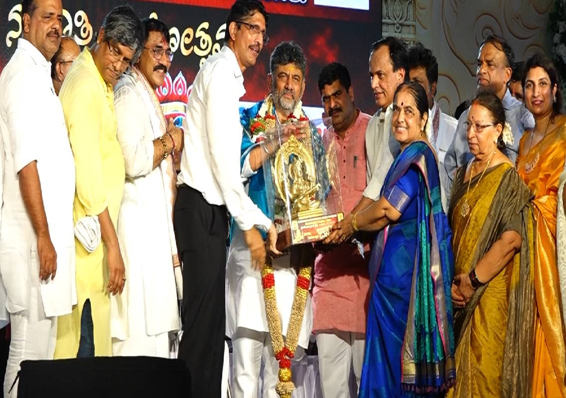 ಕರಾವಳಿಯ ಸಂಸ್ಕೃತಿ, ಪರಂಪರೆ ಉಳಿಸಿ ಬೆಳೆಸಲು ಸರಕಾರ ಬದ್ಧ: ಸಿಎಂ ಡಿಕೆ ಶಿವಕುಮಾರ್ , "ಕುದ್ರೋಳಿ ಕ್ಷೇತ್ರದ ಮೂರು ಬೇಡಿಕೆಗಳ ಪರಿಶೀಲನೆಗೆ ಭರವಸೆ" - News Karnataka
