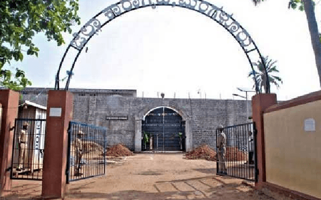 ಮಂಗಳೂರು ಜೈಲ್ ಮೇಲೆ ದಾಳಿ; ಗಾಂಜಾ, ಡ್ರಗ್ಸ್, ಮೊಬೈಲ್ಸ್ ಪತ್ತೆ - News Karnataka