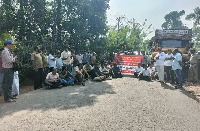 ವಿಟ್ಲ: ರಸ್ತೆಯ ಅಭಿವೃದ್ಧಿಗೆ ಆಗ್ರಹಿಸಿ ಬೃಹತ್ ಪ್ರತಿಭಟನೆ - News Karnataka