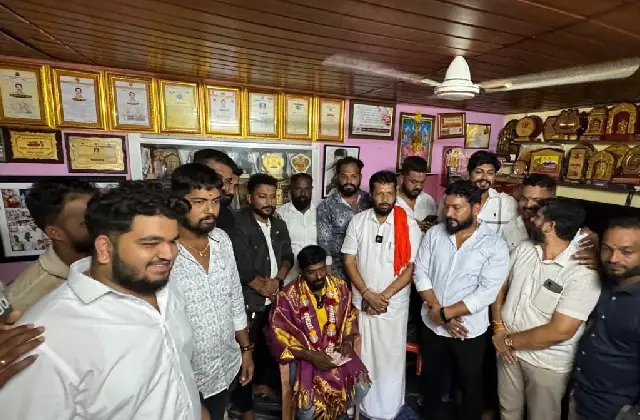 ಪುತ್ತಿಲ ಪರಿವಾರ ಸೇವಾ ಟ್ರಸ್ಟ್ ವತಿಯಿಂದ ಈಶ್ವರ ಮಲ್ಪೆ ಕುಟುಂಬಕ್ಕೆ 1ಲಕ್ಷ ಮೊತ್ತದ ಚೆಕ್ ಹಸ್ತಾಂತರ - News Karnataka