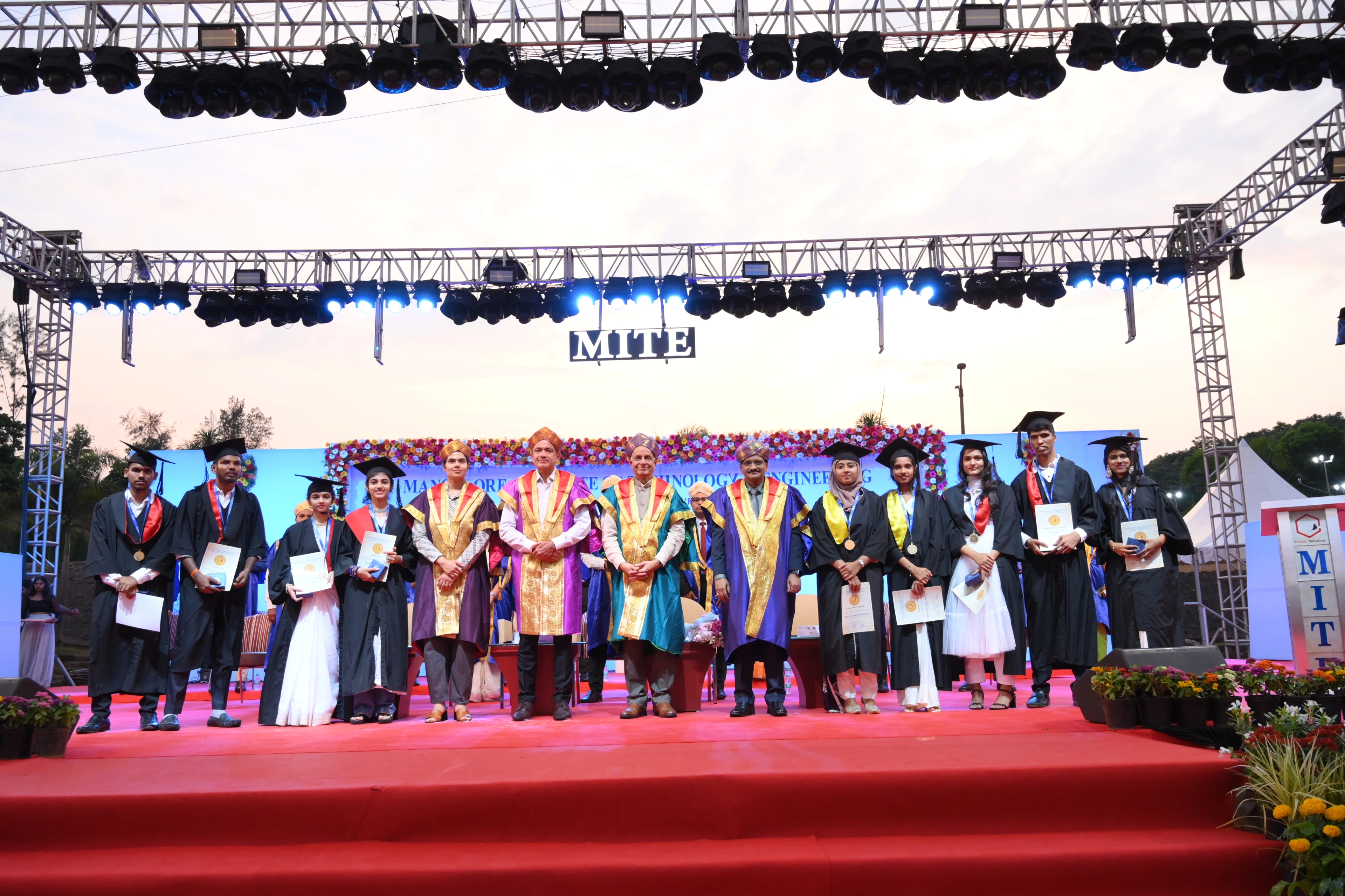 ಮೈಟ್ ಕಾಲೇಜಿನಲ್ಲಿ ಪದವಿ ಪ್ರದಾನ ಸಮಾರಂಭ - News Karnataka