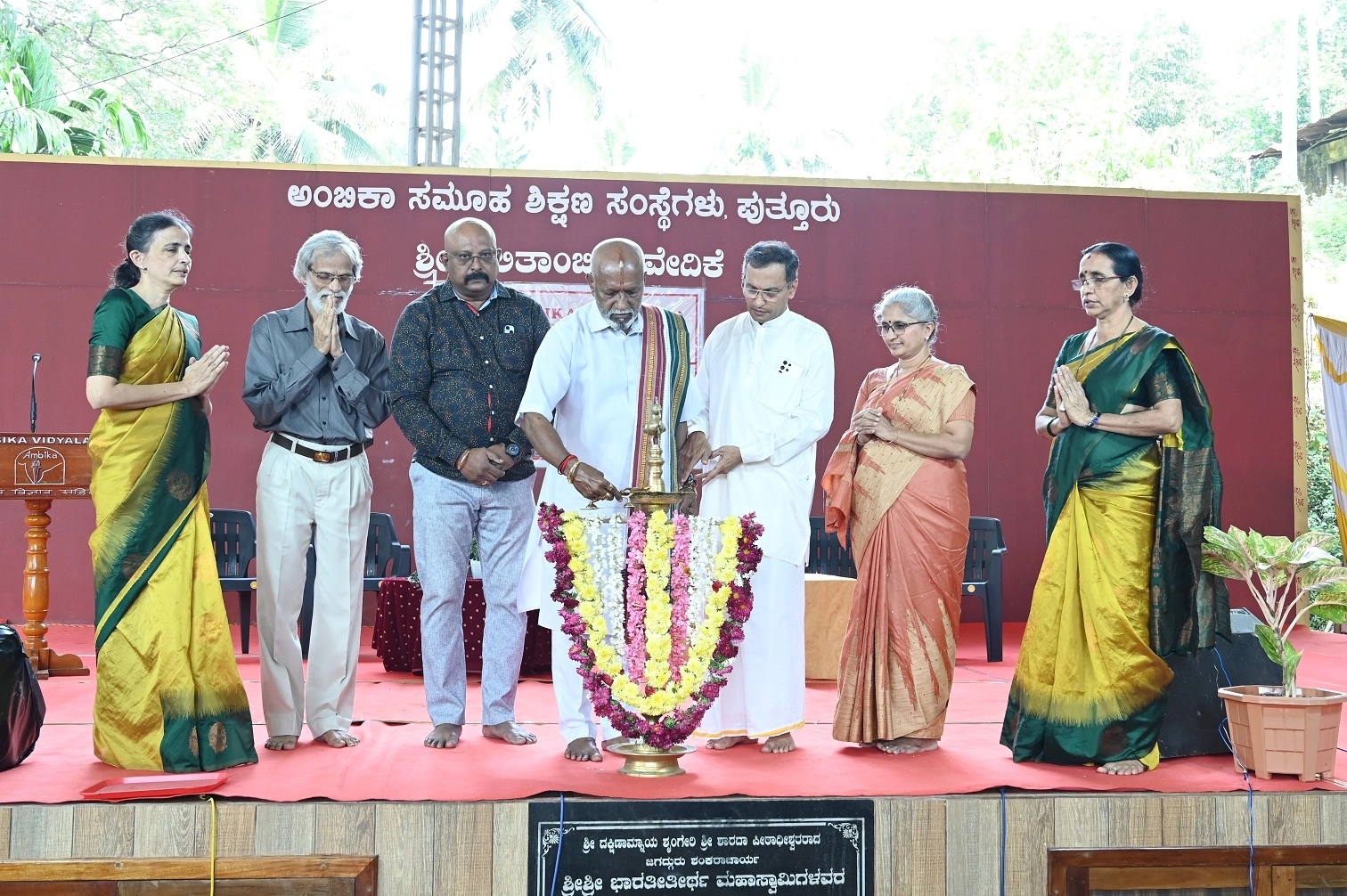 ಅಂಬಿಕಾ ವಿದ್ಯಾಲಯದಲ್ಲಿ ಪ್ರತಿಭಾ ಪುರಸ್ಕಾರ ಹಾಗೂ ಯಕ್ಷಗಾನ ರಂಗಪ್ರವೇಶ - News Karnataka