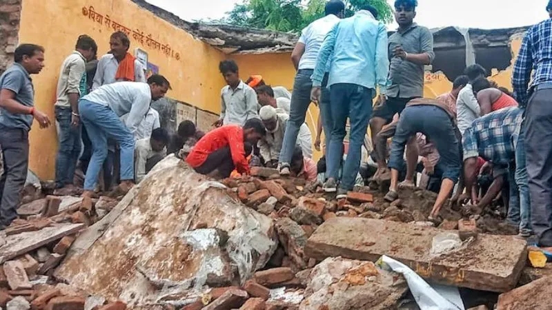 ಶಾಲಾ ಮೇಲ್ಛಾವಣಿ ಕುಸಿದು 7 ವಿದ್ಯಾರ್ಥಿಗಳು ಮೃತ್ಯು – ಐದು ಶಿಕ್ಷಕರ ಅಮಾನತು - News Karnataka