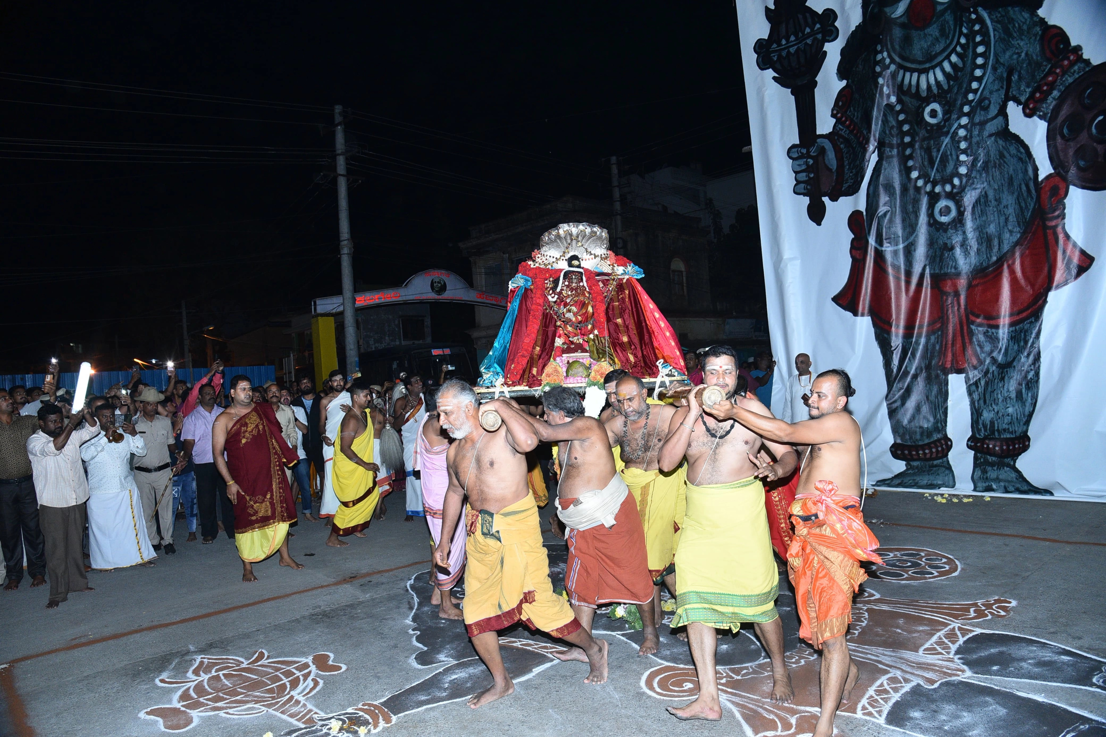 ಶಾಂತಿಯುತವಾಗಿ ನಡೆದ ಅಂಧಕಾಸುರನ ಸಂಹಾರ ಕಾರ್ಯಕ್ರಮ: ಕಣ್ತುಂಬಿಕೊಂಡ ಭಕ್ತವೃಂದ - News Karnataka