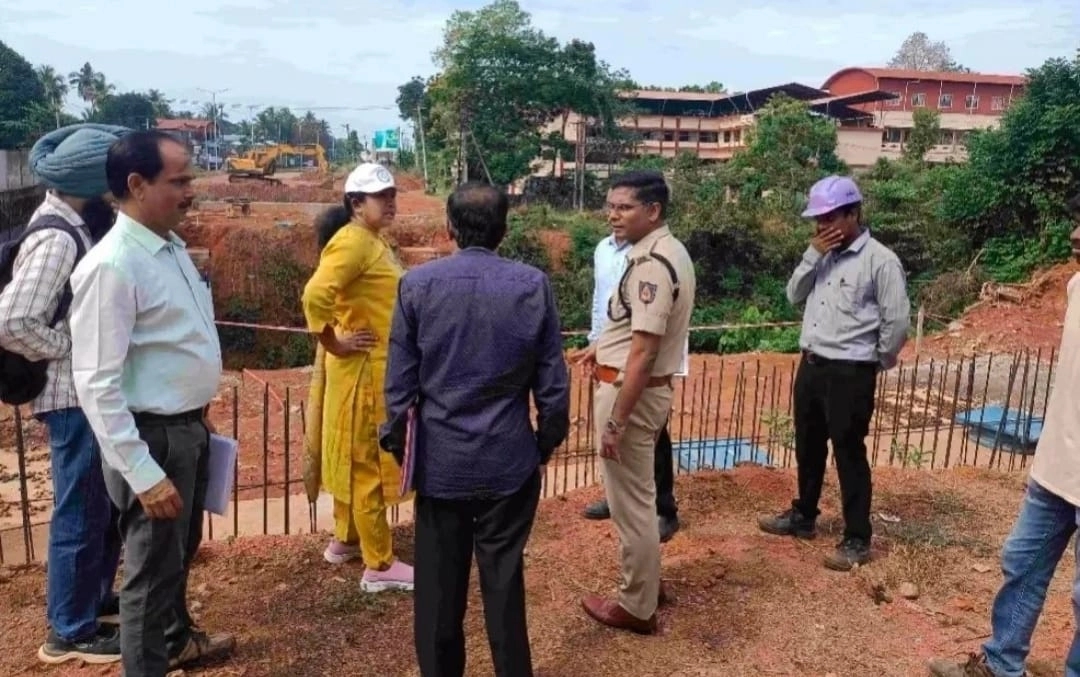 ಉಡುಪಿ : ಇಂದ್ರಾಳಿ ರೈಲ್ವೆ ಸೇತುವೆ ಕಾಮಗಾರಿ ವಿಳಂಬ ಹಿನ್ನೆಲೆ ಸ್ಥಳಕ್ಕೆ ಡಿಸಿ, ಎಸ್ಪಿ ಭೇಟಿ - News Karnataka