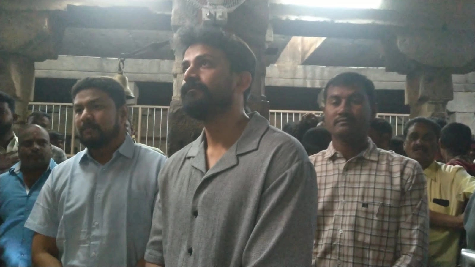 ವಿವಾಹ ಸಮಾರಂಭ ಹಿನ್ನಲೆ: ದಕ್ಷಿಣ ಕಾಶಿ ನಂಜನಗೂಡು ಶ್ರೀ ನಂಜುಂಡೇಶ್ವರನ ದೇವಾಲಯಕ್ಕೆ ನಟ ಡಾಲಿ ಧನಂಜಯ ಭೇಟಿ - News Karnataka
