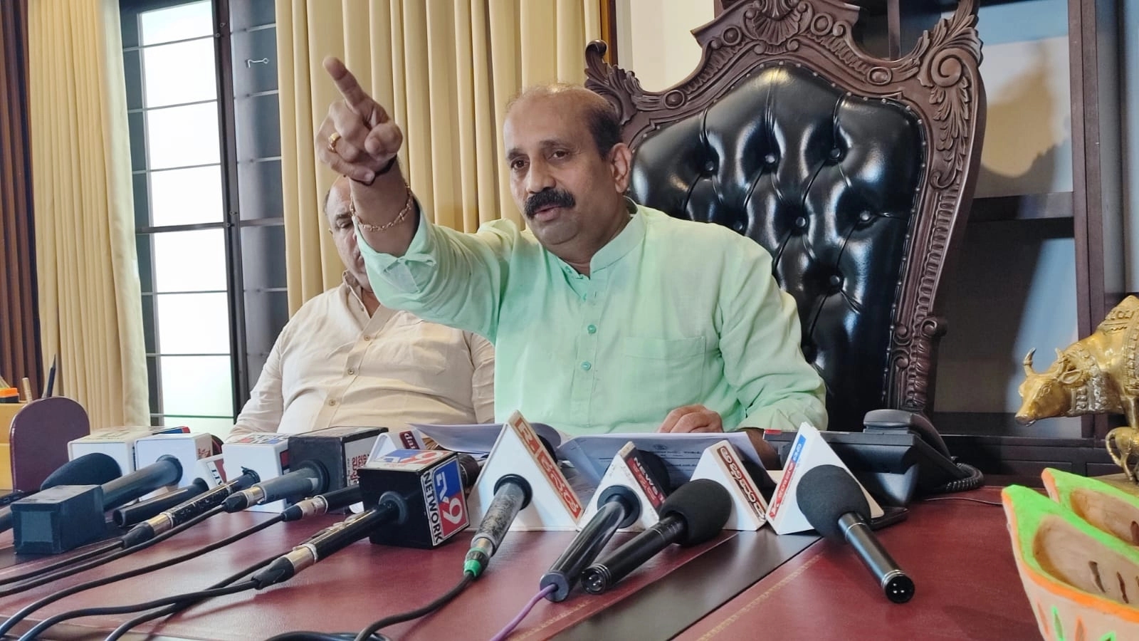 ಬ್ಯಾರಿಕೇಡ್ ಹಾಕಿ ಕಲ್ಸಂಕ ಜಂಕ್ಷನ್ ಮುಚ್ಚಿರುವುದು ಅವೈಜ್ಞಾನಿಕ: ಮಾಜಿ ಶಾಸಕ ಕೆ. ರಘುಪತಿ ಭಟ್ ಆರೋಪ - News Karnataka