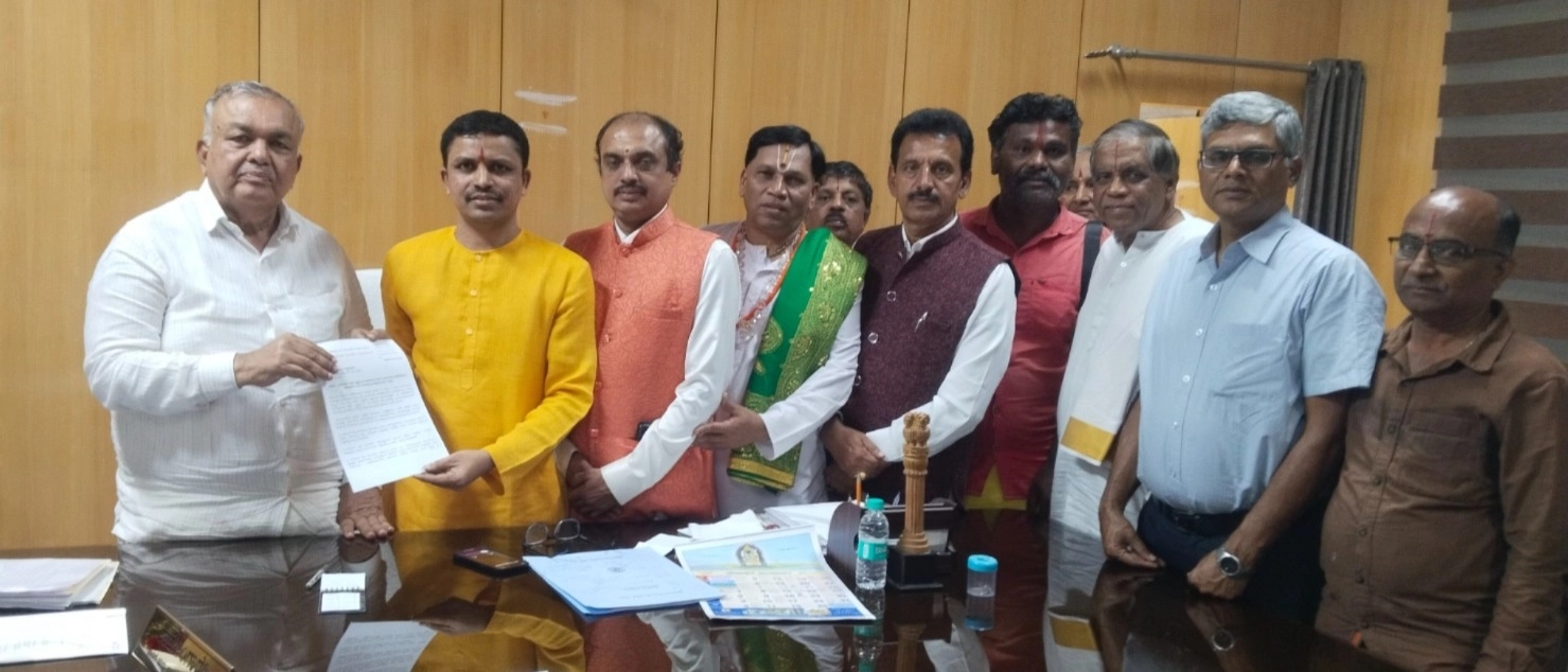 ಜಾತ್ರೆ-ಉತ್ಸವಗಳ ವೇಳೆ ದೇವಸ್ಥಾನಗಳ ಬಳಿ ವ್ಯಾಪಾರ ವಹಿವಾಟಿಗೆ ಕೇವಲ ಹಿಂದೂಗಳಿಗೆ ಅವಕಾಶ ನೀಡಿ! - News Karnataka