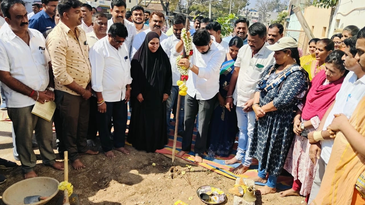 ಫುಡ್ ಝೂನ್ ಶೌಚಾಲಯ ನಿರ್ಮಾಣ ಕಾಮಗಾರಿಗೆ ಗುದ್ದಲಿ ಪೂಜೆ - News Karnataka
