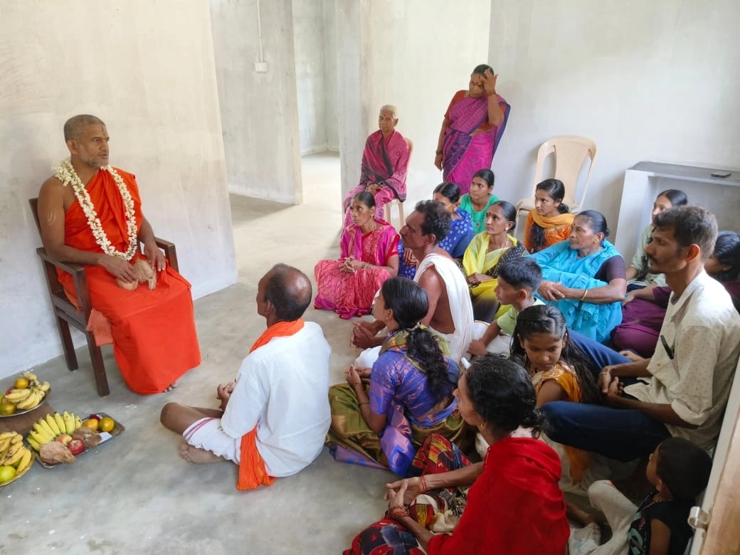 ಪೇಜಾವರ ಮಠದ ರಾಮರಾಜ್ಯ ಯೋಜನೆ ಮನೆ ಹಸ್ತಾಂತರ - News Karnataka