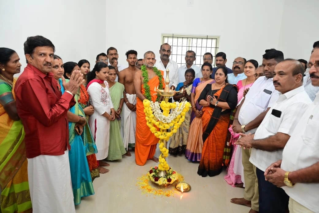 ಅರ್ಹರಿಗೆ ಸೂರು ಕಲ್ಪಿಸುವ ಯಶ್ ಪಾಲ್ ಸುವರ್ಣರ ಸೇವೆ ಕೂಡಾ ಶ್ರೀ ರಾಮನಿಗೆ ಸಂದ ಸೇವೆ : ಪೇಜಾವರ ಶ್ರೀ - News Karnataka