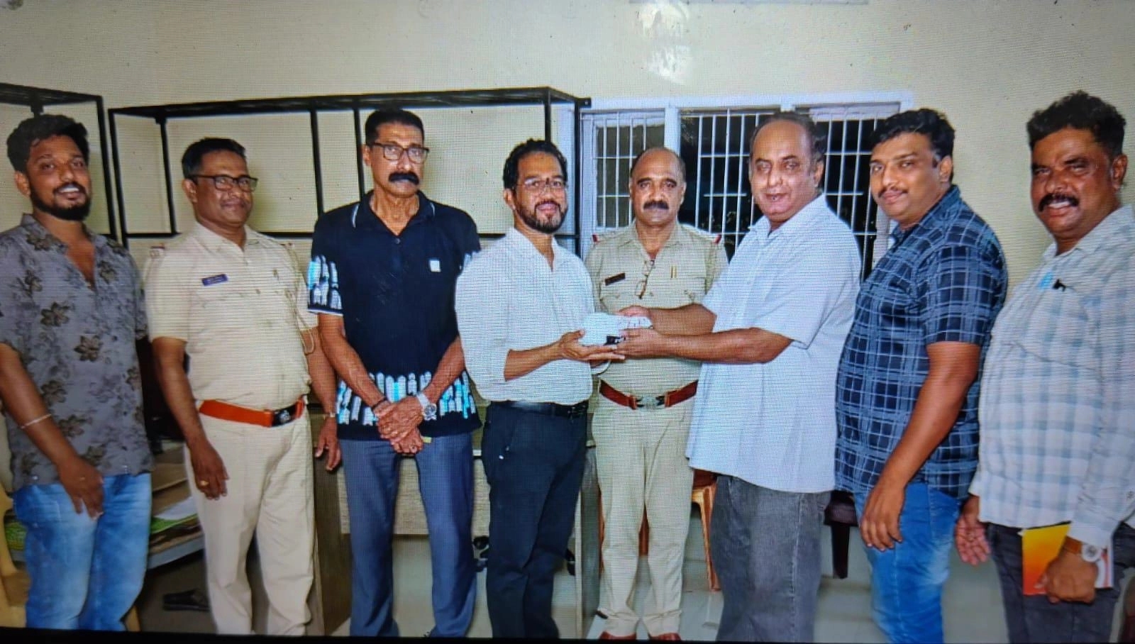 ಮಂಗಳೂರು ಮಹಾನಗರ ಪಾಲಿಕೆ ಬಳಿ ಸಿಕ್ಕಿದ ₹1.5 ಲಕ್ಷ ಮೊತ್ತವನ್ನು ವಾರಸುದಾರರಿಗೆ ಒಪ್ಪಿಸಿದ ನೈಜಿಲ್ ಅಲ್ಬಕರ್ಕ್ - News Karnataka