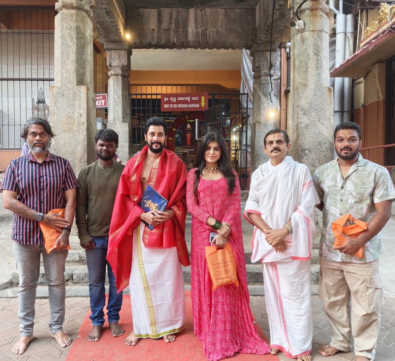 ಉಡುಪಿ ಶ್ರೀಕೃಷ್ಣಮಠಕ್ಕೆ ನೆನಪಿರಲಿ ಖ್ಯಾತಿಯ ಪ್ರೇಮ್, ನಟಿ ಶರಣ್ಯ ಶೆಟ್ಟಿ ಭೇಟಿ - News Karnataka