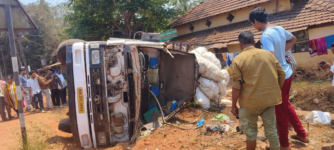 ಉಡುಪಿ: ಗುಜರಿ ಸಾಮಗ್ರಿ ಕೊಂಡೊಯ್ಯುತ್ತಿದ್ದ ಲಾರಿ ಪಲ್ಟಿ; ಆರು ಮಂದಿಗೆ ಗಾಯ - News Karnataka