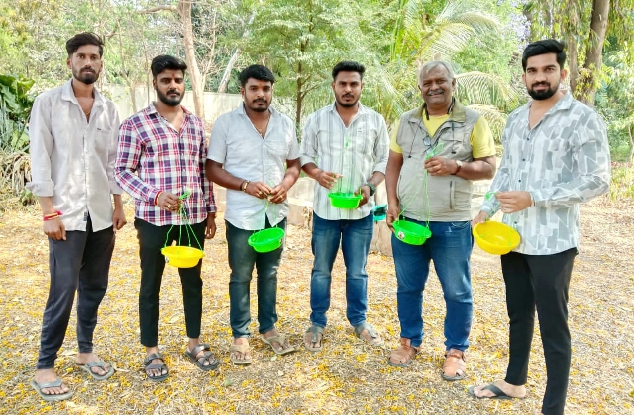 ಬೇಸಿಗೆಗೆ ಎಲ್ಲೆಲ್ಲೂ ನೀರಿಗೆ ಹಾಹಾಕಾರ: ಪಕ್ಷಿಗಳ ದಾಹ ತಣಿಸಲು ಮುಂದಾದ ಮೈಸೂರು ಯುವಕರು - News Karnataka