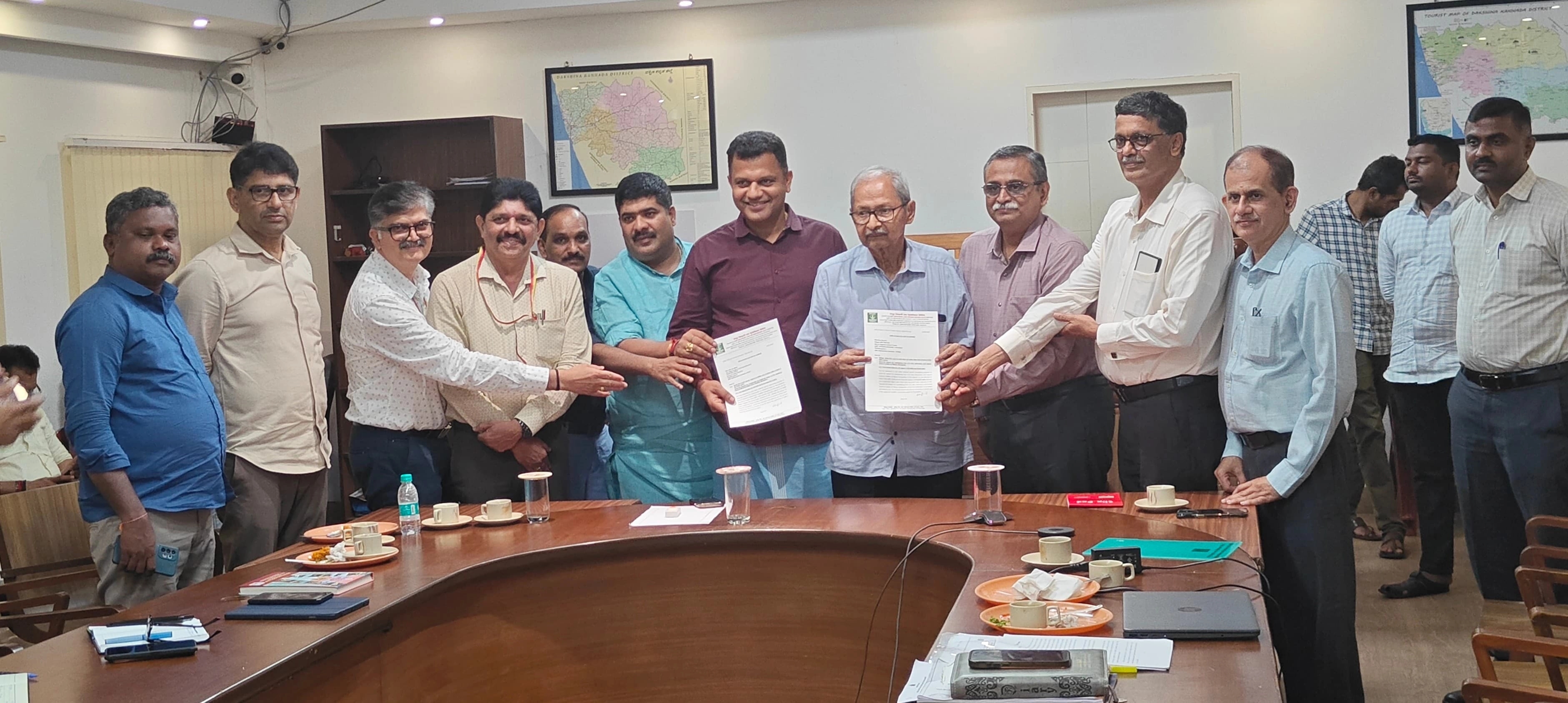 ವೆನ್ ಲಾಕ್, ಪಿಲಿಕುಲ ಅಭಿವೃದ್ಧಿಗೆ ಎಂಆರ್ ಪಿಎಲ್ ನೆರವು: ಸಂಸದರಿಂದ ಹಸ್ತಾಂತರ - News Karnataka