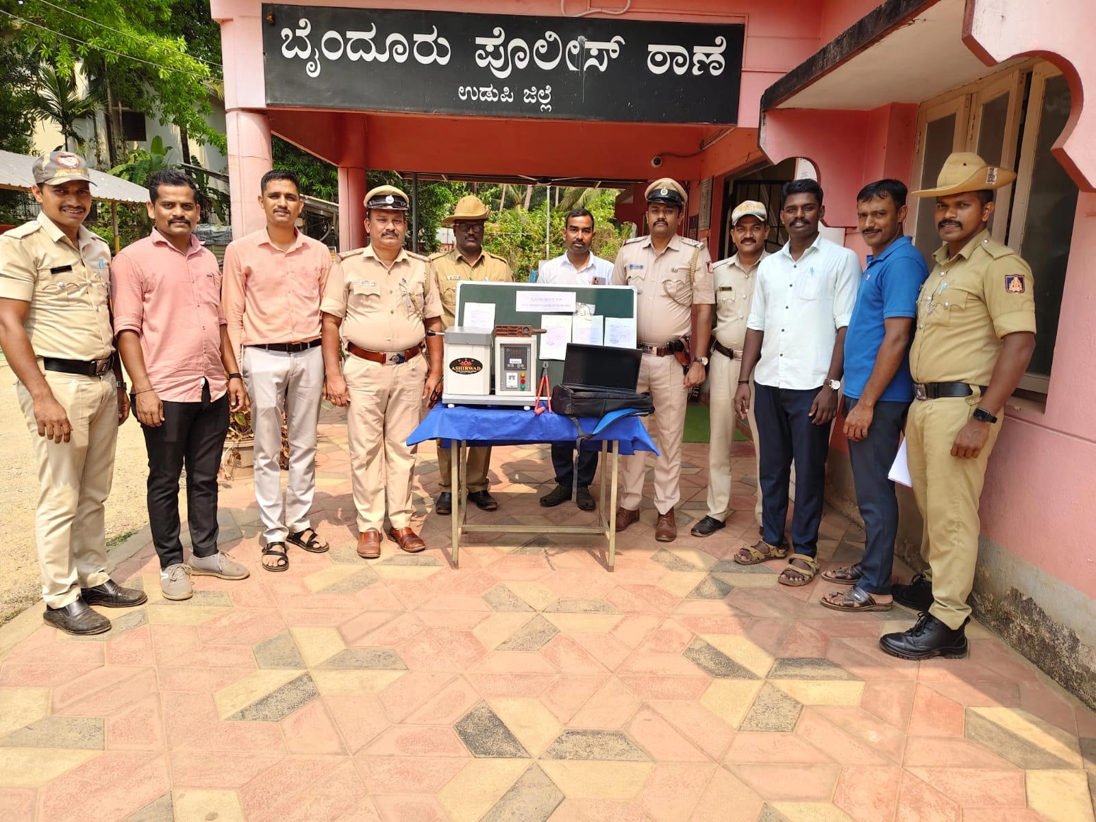 ಬೈಂದೂರು: ಮನೆಗೆ ನುಗ್ಗಿ ಚಿನ್ನಾಭರಣ ಕಳವು; ಮೂರು ಆರೋಪಿಗಳ ಬಂಧನ - News Karnataka
