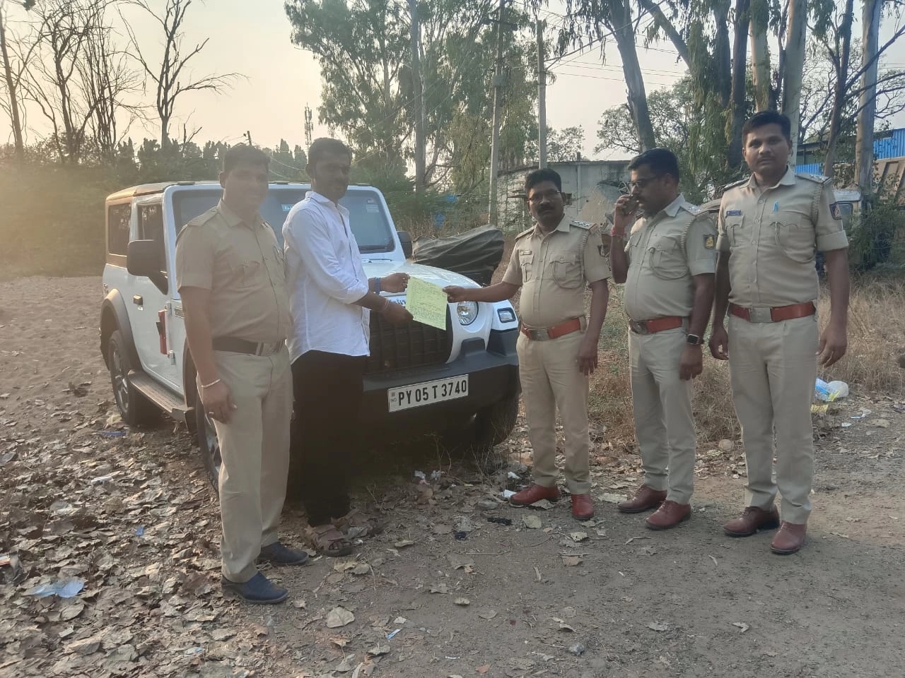 ಆರ್ ಟಿಒ ಅಧಿಕಾರಿಗಳ ಮಿಂಚಿನ ಕಾರ್ಯಚರಣೆ: ನಾಲ್ಕು ಐಷಾರಾಮಿ ಕಾರುಗಳು ಜಪ್ತಿ- 2.50 ಲಕ್ಷ ರೂ. ತೆರಿಗೆ ವಸೂಲಿ - News Karnataka