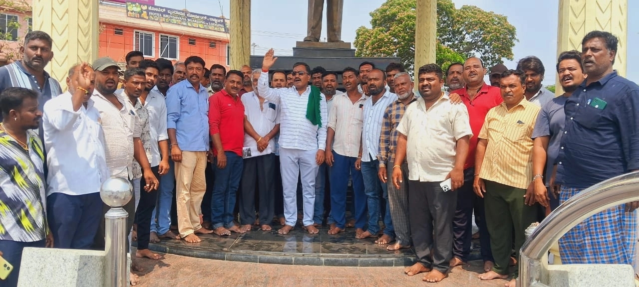 ಡೀಸೆಲ್ ಬೆಲೆ ಏರಿಕೆ ಖಂಡಿಸಿ ಲಾರಿ ಮಾಲೀಕರ ಸಂಘದಿಂದ ಪ್ರತಿಭಟನೆ - News Karnataka