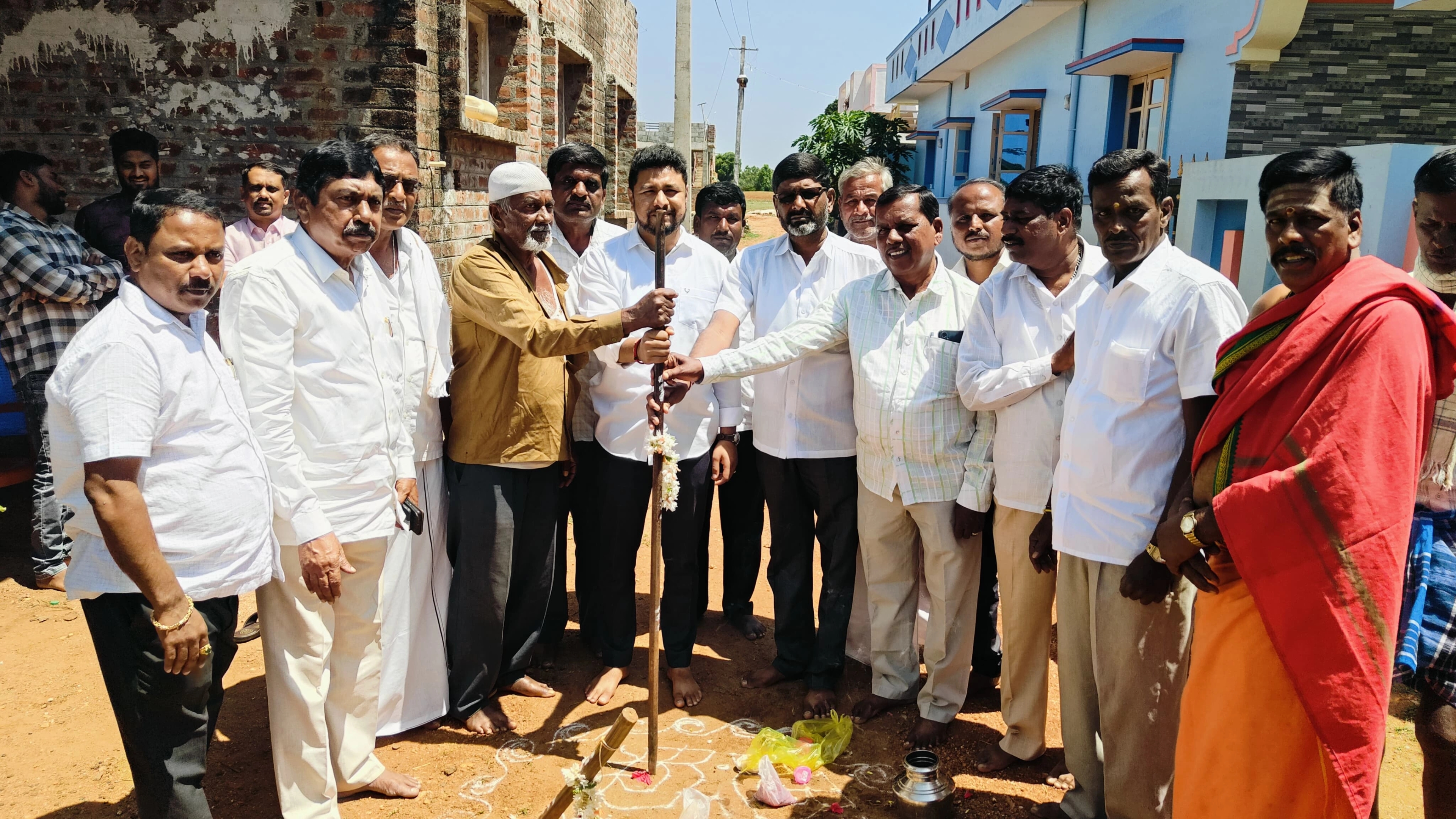 ವಿವಿಧ ಅಭಿವೃದ್ಧಿ ಕಾಮಗಾರಿಗಳಿಗೆ ಶಾಸಕ ದರ್ಶನ್ ಧ್ರುವನಾರಾಯಣ್ ಗುದ್ದಲಿ ಪೂಜೆ - News Karnataka