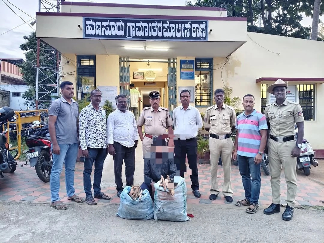 ಅಕ್ರಮ ಗಂಧದ ಮರದ ತುಂಡುಗಳ ಸಂಗ್ರಹ: ಓರ್ವನ ಬಂಧನ - News Karnataka