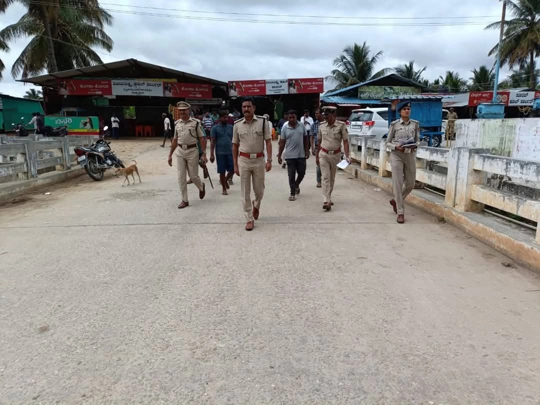 ಬಲಮುರಿ, ಎಡಮುರಿ ಫಾಲ್ಸ್ ಗೆ ಎಸ್ಪಿ ಮಲ್ಲಿಕಾರ್ಜುನ ಬಾಲದಂಡಿ ಭೇಟಿ: ಮುನ್ನೆಚ್ಚರಿಕೆ ಕ್ರಮ ಕೈಗೊಳ್ಳುವಂತೆ ಸೂಚನೆ! - News Karnataka