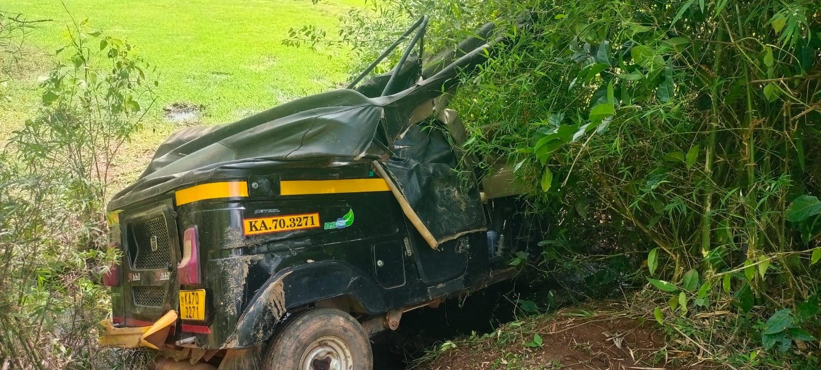 ಆಟೋರಿಕ್ಷಾ ಮೇಲೆ ಕಾಡಾನೆ ದಾಳಿ: ಕೂದಲೆಳೆ ಅಂತರದಿಂದ ಪಾರಾದ ಚಾಲಕ - News Karnataka