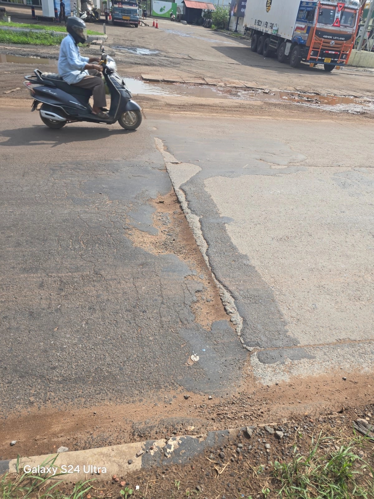 ಮಂಗಳೂರು: ಹದಗೆಟ್ಟ ರಾಷ್ಟ್ರೀಯ ಹೆದ್ದಾರಿ 66 : ಗುಂಡಿ ಮುಚ್ಚದೆ ನಿರ್ಲಕ್ಷ್ಯ ವಹಿಸಿರುವ ಅಧಿಕಾರಿಗಳ ಮೇಲೆ ಕ್ರಮ ಕೈಗೊಳ್ಳಿ- ಡಿವೈಎಫ್ಐ - News Karnataka