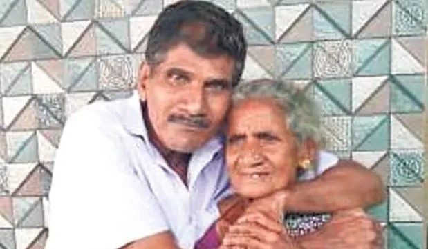 ಮಂಗಳೂರು: ನಿಜವಾಯ್ತು ದೈವದ ನುಡಿ: 36 ವರ್ಷಗಳ ಬಳಿಕ ತಾಯಿಯ ಮಡಿಲು ಸೇರಿದ ಹಿರಿಮಗ - News Karnataka