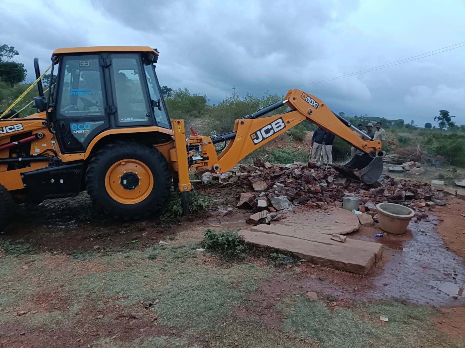 ಚಾಮರಾಜನಗರ: 30 ಕೋಟಿ ರೂ. ಮೌಲ್ಯದ ಸರ್ಕಾರಿ ಜಮೀನು ತೆರವು - News Karnataka