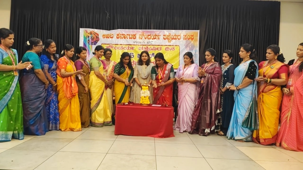 ಸೌಂದರ್ಯ ತಜ್ಞೆಯರು ಮಹಿಳೆಯರಲ್ಲಿ ಆತ್ಮವಿಶ್ವಾಸ ವೃದ್ಧಿಸುವ ಕೆಲಸ ಮಾಡುತ್ತಾರೆ: ಮಹಿಳಾ ಉದ್ಯಮಿ ಮಹಾಲಸಾ ಕಿಣಿ - News Karnataka
