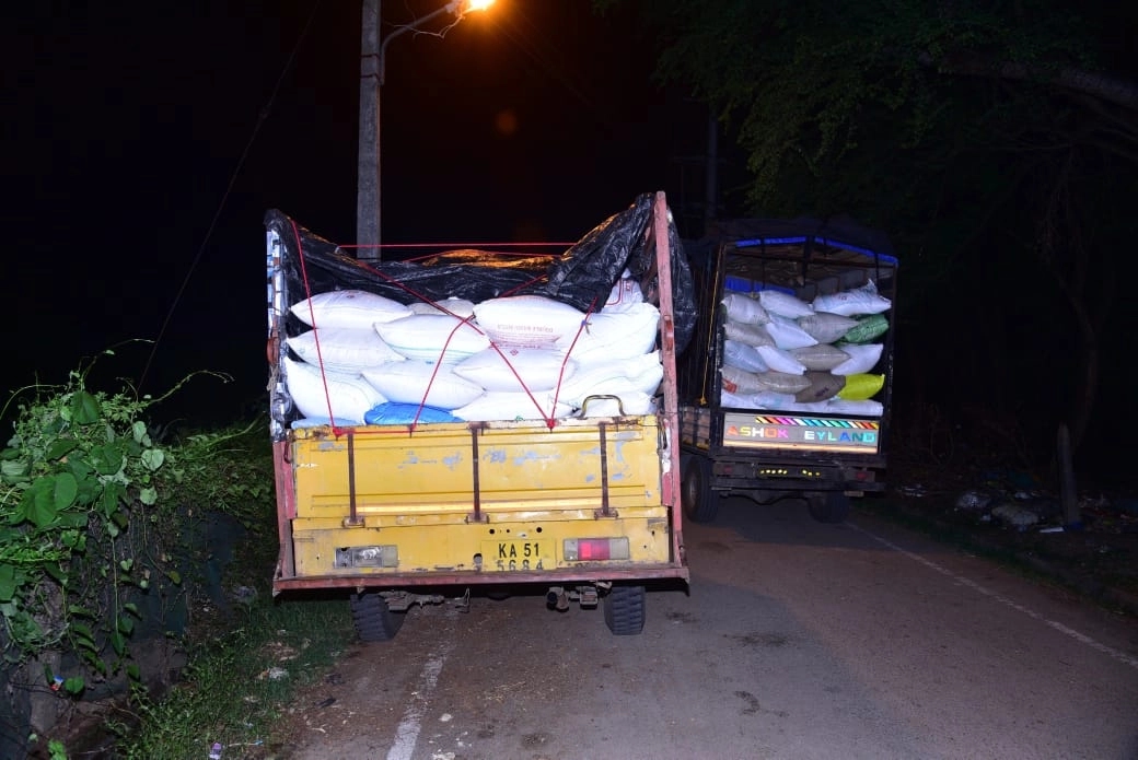 72.25 ಕ್ವಿಂಟಾಲ್ ಅನ್ನಭಾಗ್ಯ ಅಕ್ಕಿ ವಶ, ಎರಡು ವಾಹನಗಳು ಸೀಜ್, ಆರೋಪಿಗಳು ಪರಾರಿ! - News Karnataka